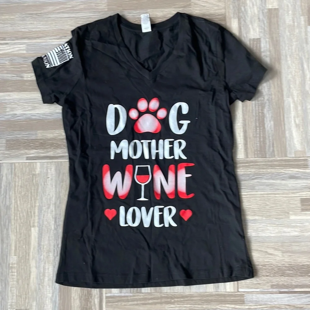 NWOT 🐶 🍷 dog mother wine lover tee SM - Picture 1 of 5